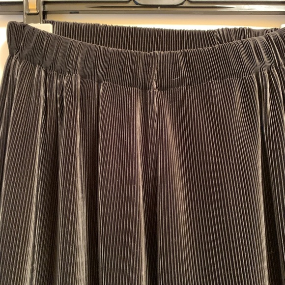 NWOT Moda INT’L Micro-pleated Palazzo Pants - Picture 3 of 12